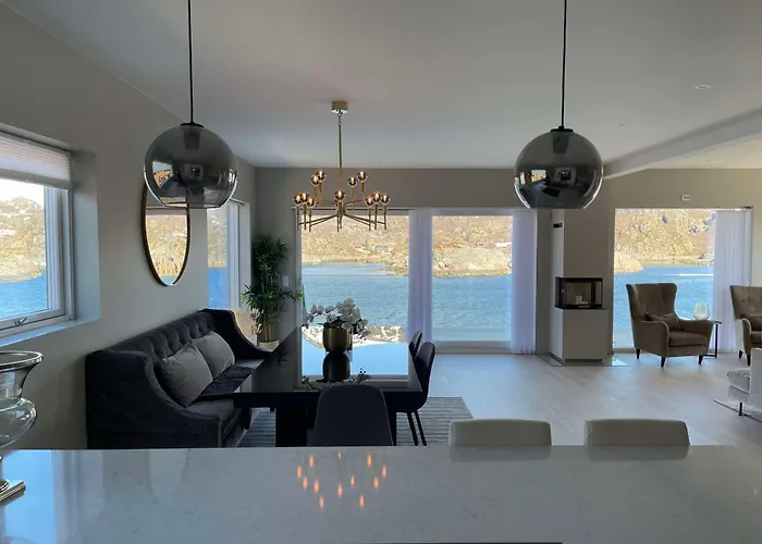 Leilighet Med Høy Standard Og Fantastisk Havutsikt Kabelvåg
