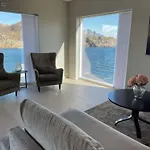 Appartement Med Hoy Standard Og Fantastisk Havutsikt Kabelvåg