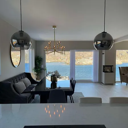 Appartement Med Hoy Standard Og Fantastisk Havutsikt Kabelvåg